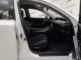 Lexus IS 300h, 2.5 l., saloon | 3