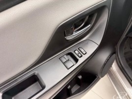 Toyota Yaris, 1.5 l., Хэтчбек | 4