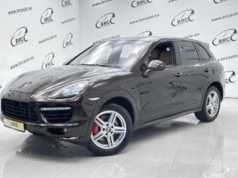 Porsche Cayenne cross-country
