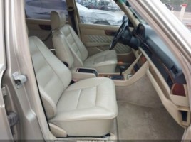 Mercedes-Benz 560 | 4