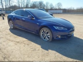 Tesla Model S hečbekas