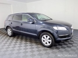 Audi Q7 visureigis