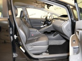 Toyota Prius, 1.8 l., hatchback | 3
