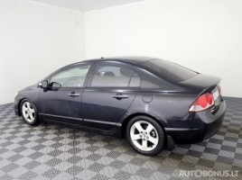Honda Civic, 1.8 l., saloon | 3