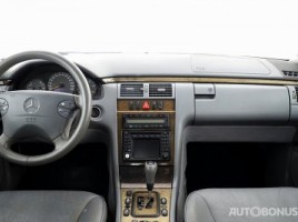 Mercedes-Benz E320 | 4