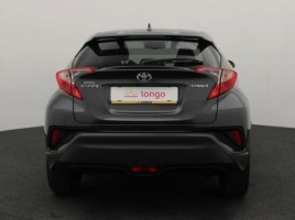 Toyota C-HR, 1.8 l., cross-country | 4