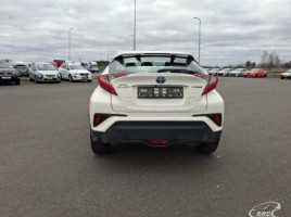 Toyota C-HR, 1.8 l., cross-country | 3