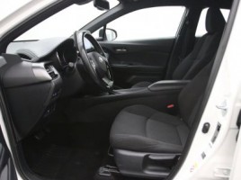 Toyota C-HR, 1.8 l., cross-country | 3