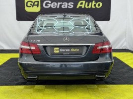 Mercedes-Benz E200, sedanas | 4