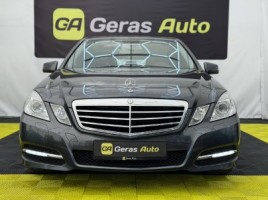 Mercedes-Benz E200, sedanas | 1