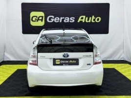 Toyota Prius, hatchback | 4