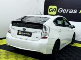 Toyota Prius, hatchback | 3