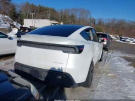 Tesla Model Y | 3