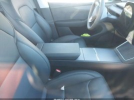 Tesla Model Y | 4