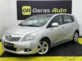 Toyota Verso hatchback