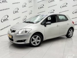 Toyota Auris hečbekas