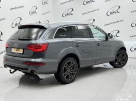 Audi Q7 | 1