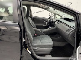Toyota Prius, 1.8 l., hatchback | 3