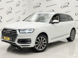 Audi Q7 cross-country