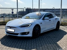 Tesla Model S hečbekas