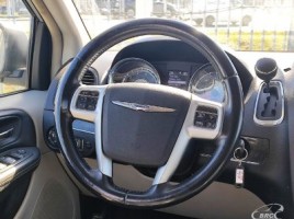 Chrysler Town & Country | 4