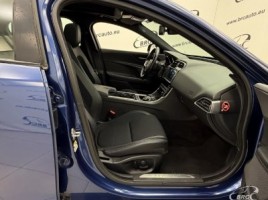 Jaguar XE | 3