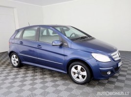 Mercedes-Benz B180