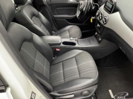 Mercedes-Benz B180 | 3