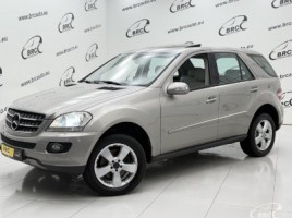 Mercedes-Benz ML320 внедорожник
