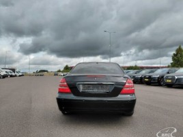 Mercedes-Benz E200 | 4