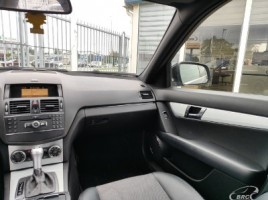 Mercedes-Benz C320 | 4
