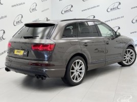 Audi Q7 | 1