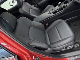 Toyota Crown, 2.4 l., saloon | 4