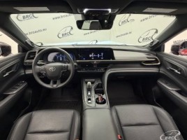 Toyota Crown, 2.4 l., saloon | 2