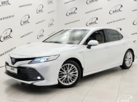 Toyota Camry седан