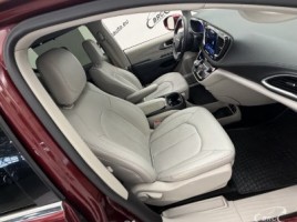 Chrysler Pacifica | 4