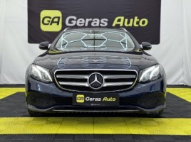 Mercedes-Benz E200 | 1