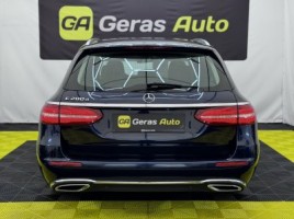 Mercedes-Benz E200 | 4