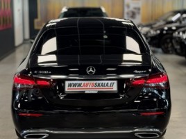 Mercedes-Benz E300, 2.0 l., sedanas | 2