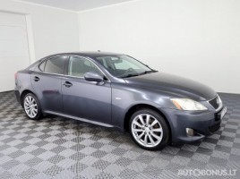 Lexus седан