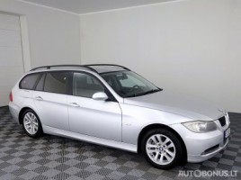 BMW universalas