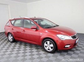 Kia universalas