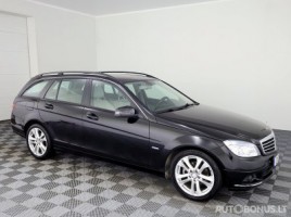 Mercedes-Benz universalas