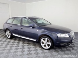 Audi universalas
