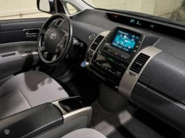 Toyota Prius, hatchback | 3