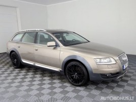Audi universalas