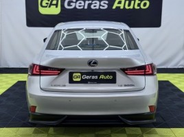 Lexus IS 300h, saloon | 4